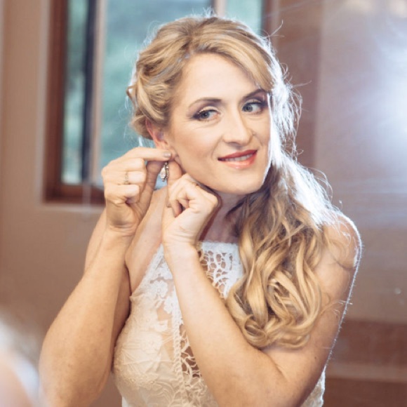 Meet Your Posher! - Picture 1 of 2